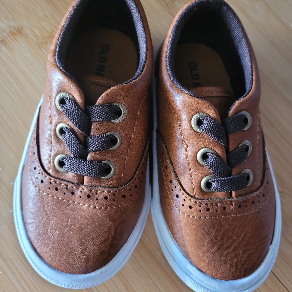 Old Navy toddler Sneakers size 5